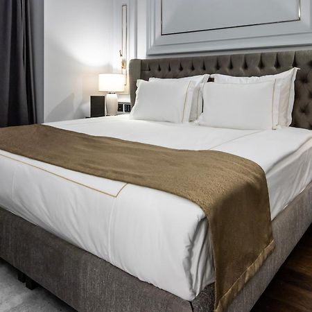 Xheko Imperial Luxury Hotel & Spa ティラナ エクステリア 写真 A bed runner