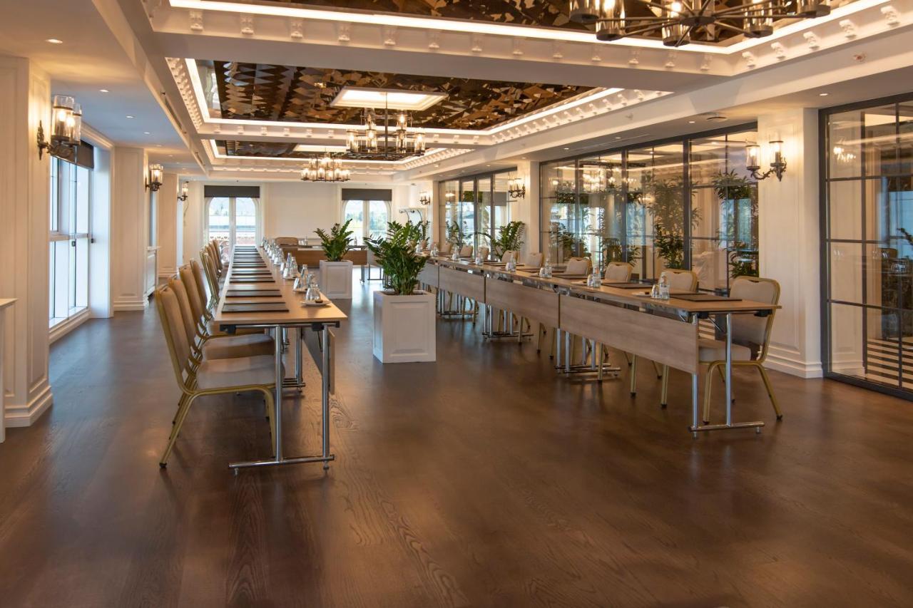 Xheko Imperial Luxury Hotel & Spa ティラナ エクステリア 写真 The interior of the restaurant