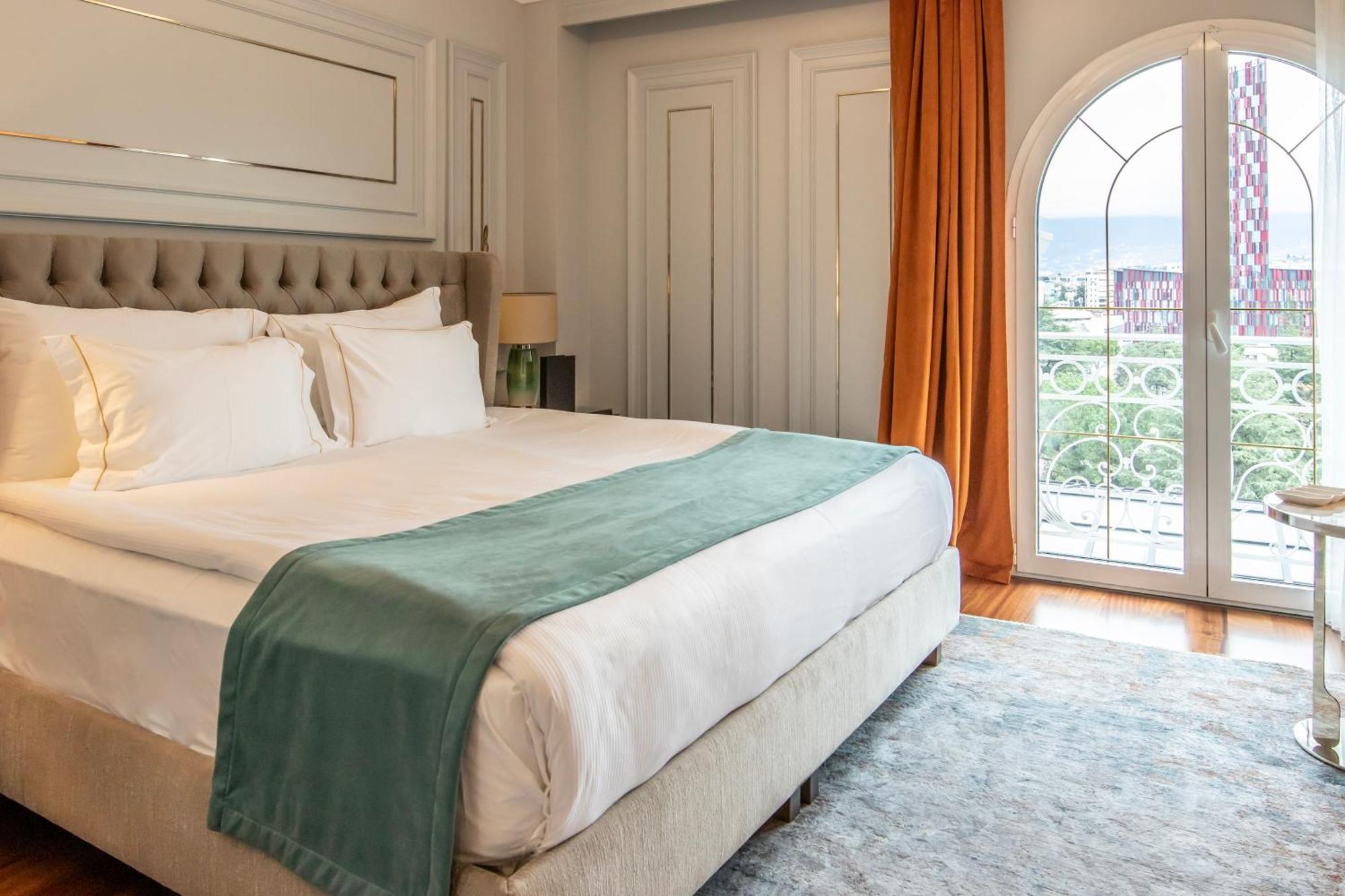 Xheko Imperial Luxury Hotel & Spa ティラナ エクステリア 写真 A bedroom at the hotel