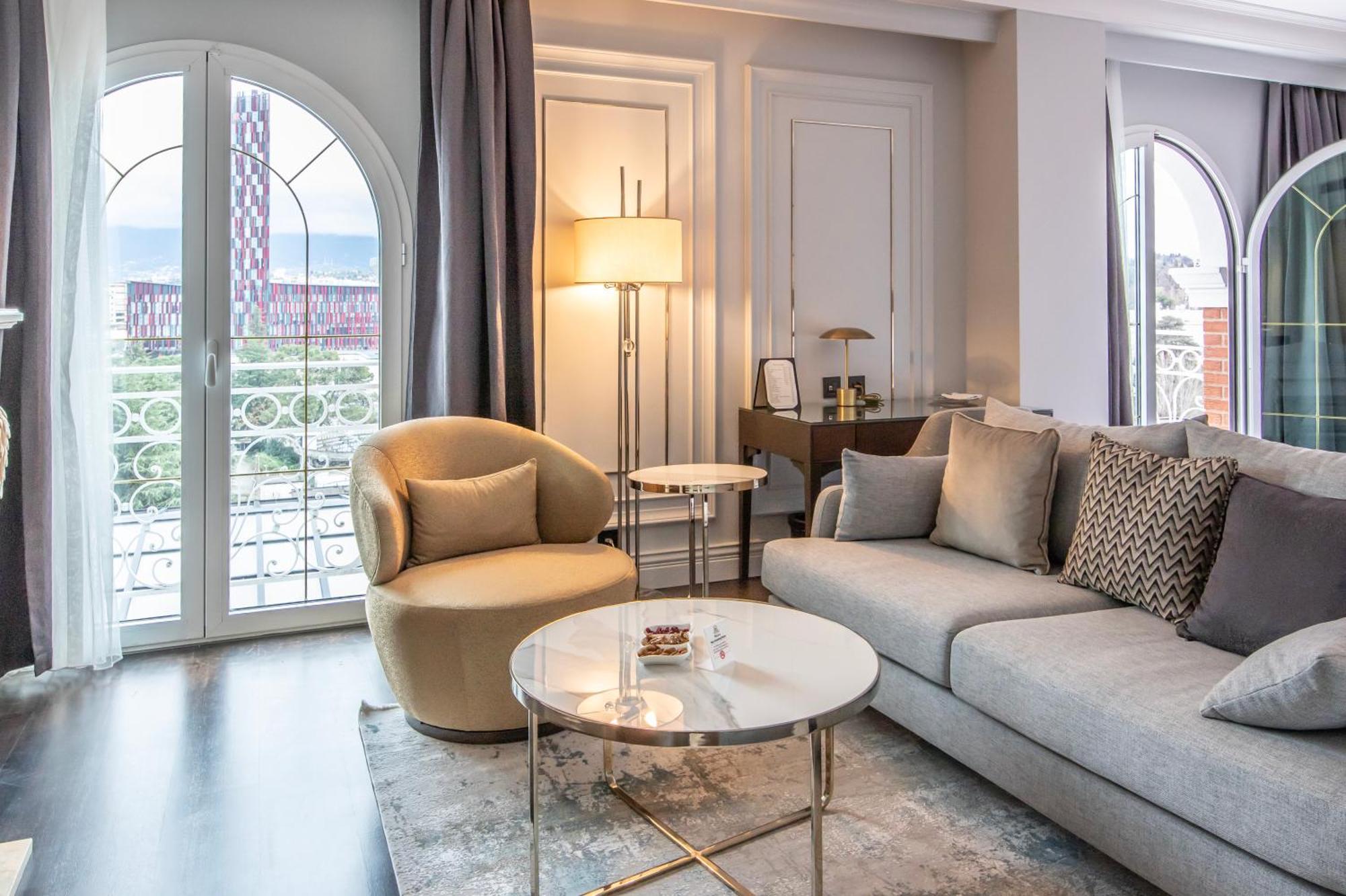 Xheko Imperial Luxury Hotel & Spa ティラナ エクステリア 写真 A living room at the hotel