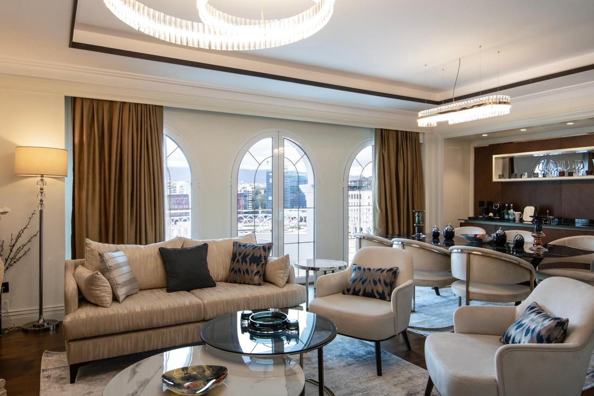 Xheko Imperial Luxury Hotel & Spa ティラナ エクステリア 写真 The interior of a suite on board
