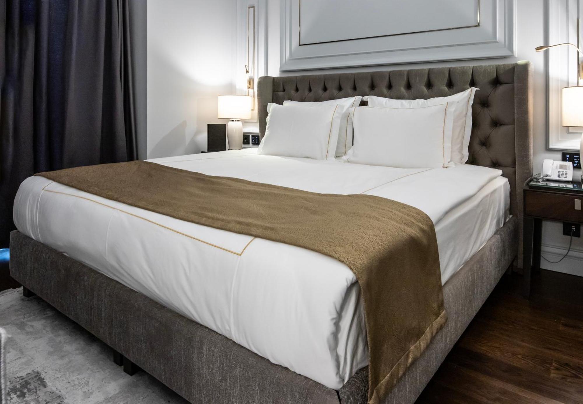 Xheko Imperial Luxury Hotel & Spa ティラナ エクステリア 写真 A bed runner