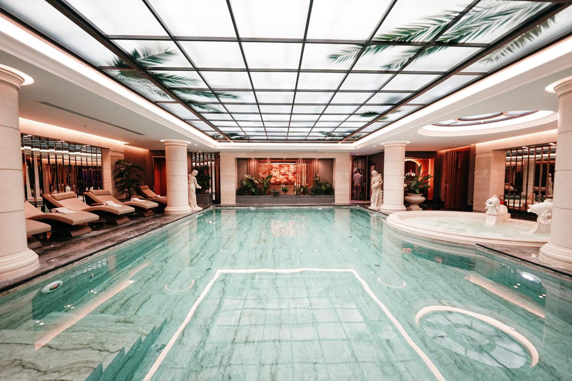 Xheko Imperial Luxury Hotel & Spa ティラナ エクステリア 写真 The Spa at The Landmark