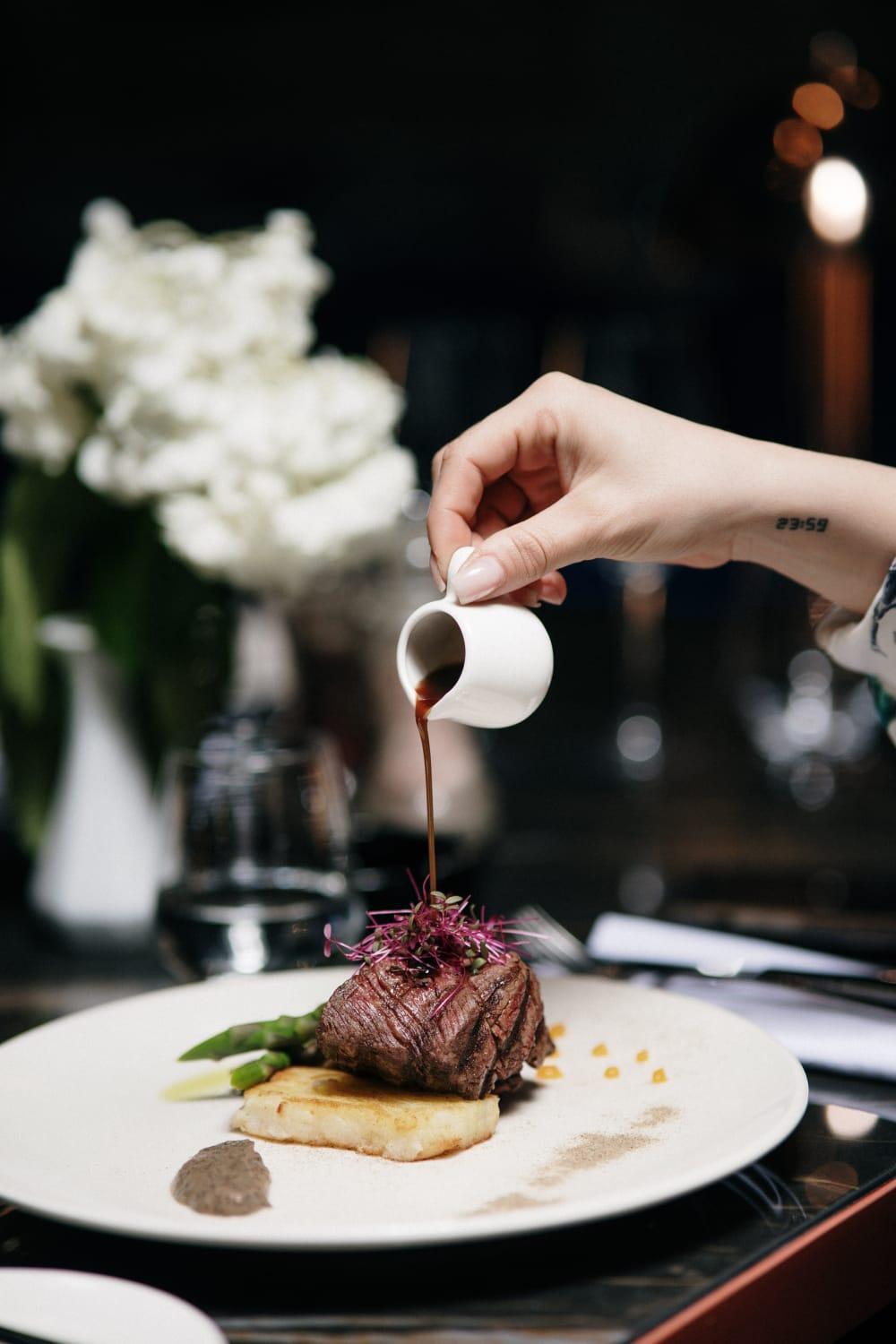 Xheko Imperial Luxury Hotel & Spa ティラナ エクステリア 写真 A server pours soy sauce onto a dish
