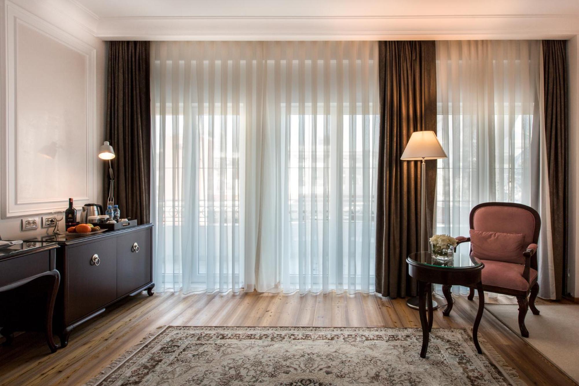 Xheko Imperial Luxury Hotel & Spa ティラナ エクステリア 写真 A room at the hotel